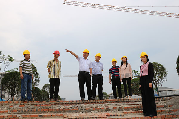 宜宾市翠屏区委常委区委办公室主任宋仕伟调研一曼中学新校区建设