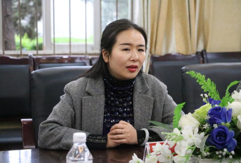 首先由宜宾学院法学与公共管理学部党总支副书记刘廷华对周婧主任一行