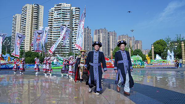 宜宾:祭花杆 大联欢 欢度兴文苗族花山节_fororder_祭花杆活动现场-供